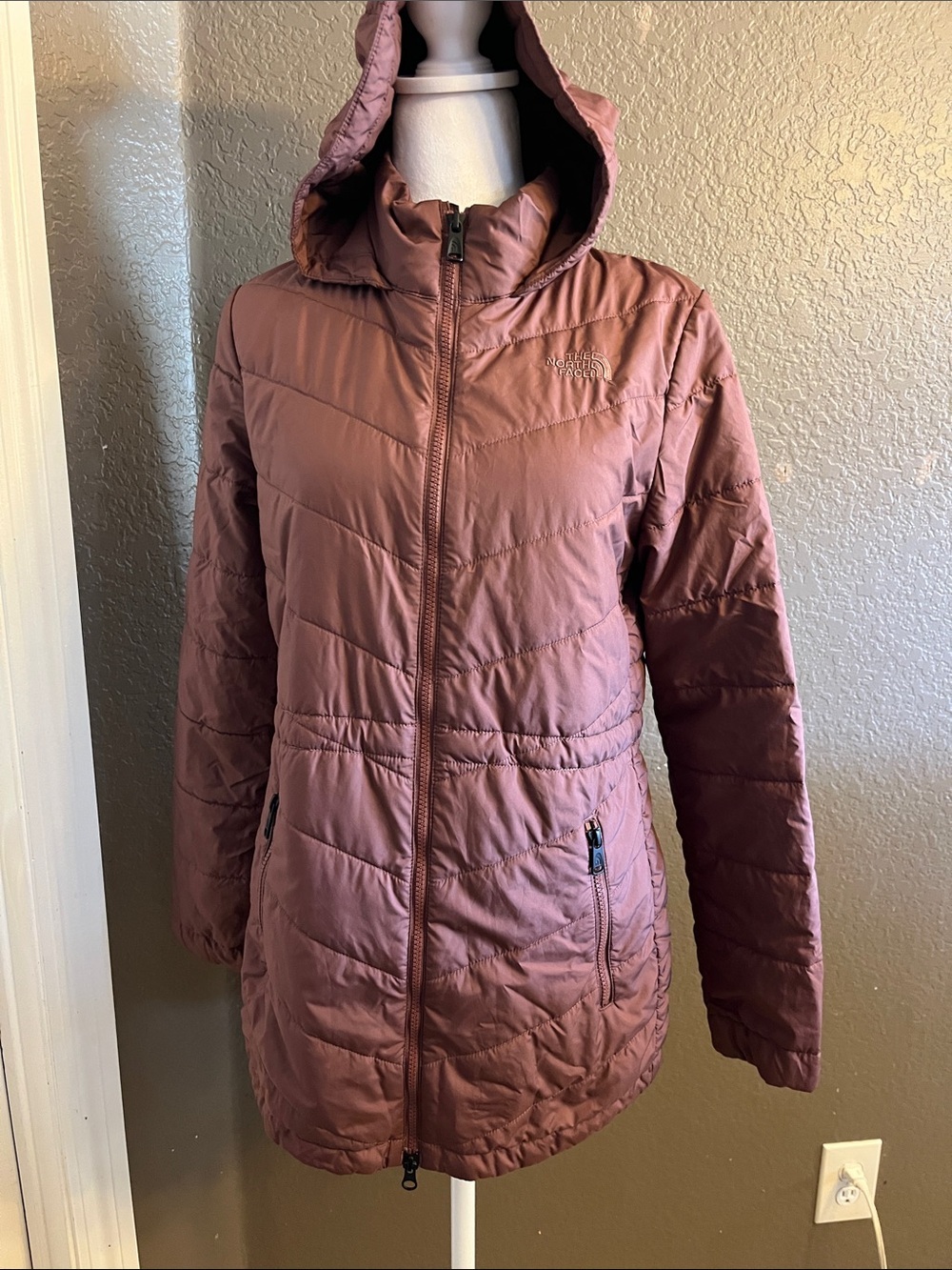 The North Face Women's Hooded Puffer Jacket - Mauve